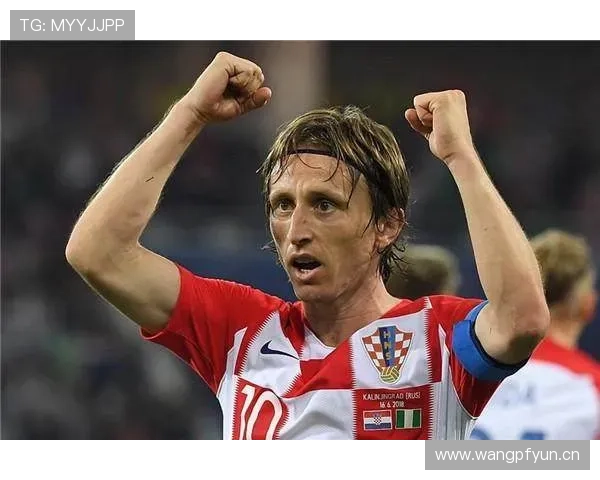 莫德里奇从8号位到自由中场的战术角色演变解析