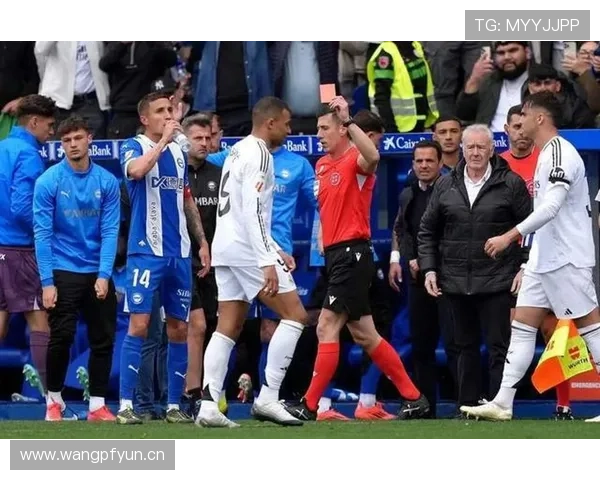 姆巴佩离队争议背后,巴黎圣日耳曼的豪门转型危机与夺冠前景受阻 姆巴佩离队争议背后,巴黎圣日耳曼的豪门转型危机与夺冠前景受阻