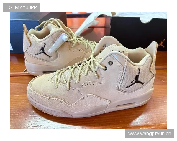 卢玉菲这鞋柜得多惊人，光一双球鞋就够你买房了吧？