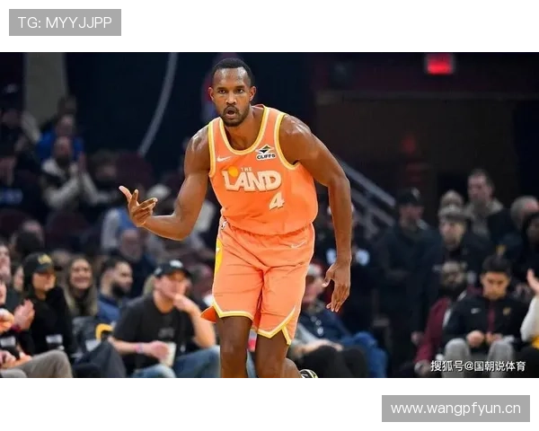 埃文·莫布里内线护框提升防守效率，季后赛对抗篮下优势明显