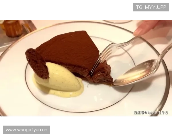 莱万训练完回家吃的是米其林三星还是蛋白粉拌饭？