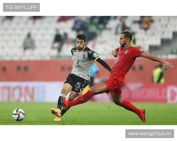 阿贾克斯关键比赛表现波动，对赛季走势形成制约